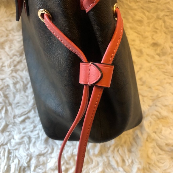 Coach Drawstring Carryall Signature Canvas Purse - Picture 13 of 16